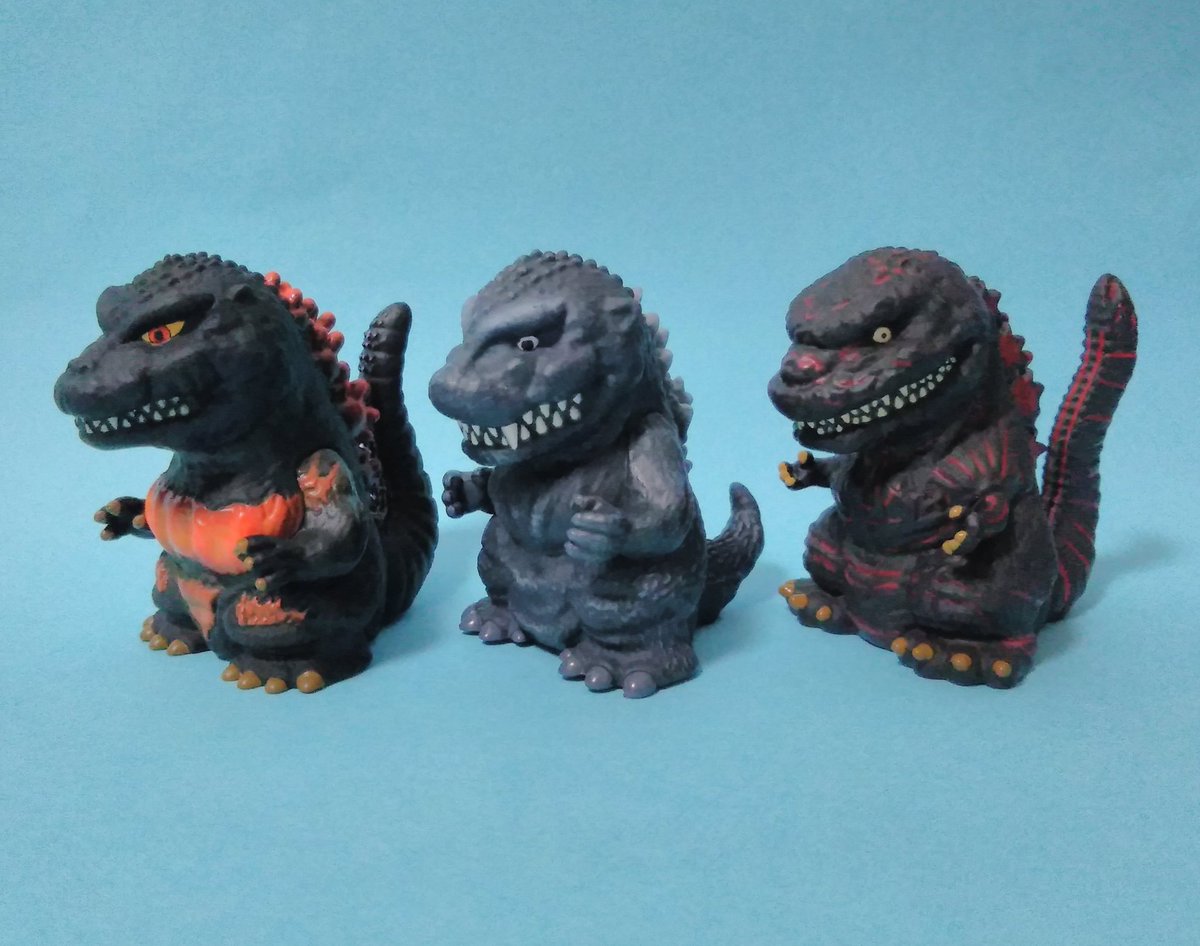 Sofviou Auf Twitter 歴代ゴジラ三種 バーニングゴジラ 初代ゴジラ シン ゴジラ この三体でゴジラの造形の変歴がよくわかります 海外版やアニメ版もラインナップに入れてほしかったです ゴジラ ソフビ 指人形