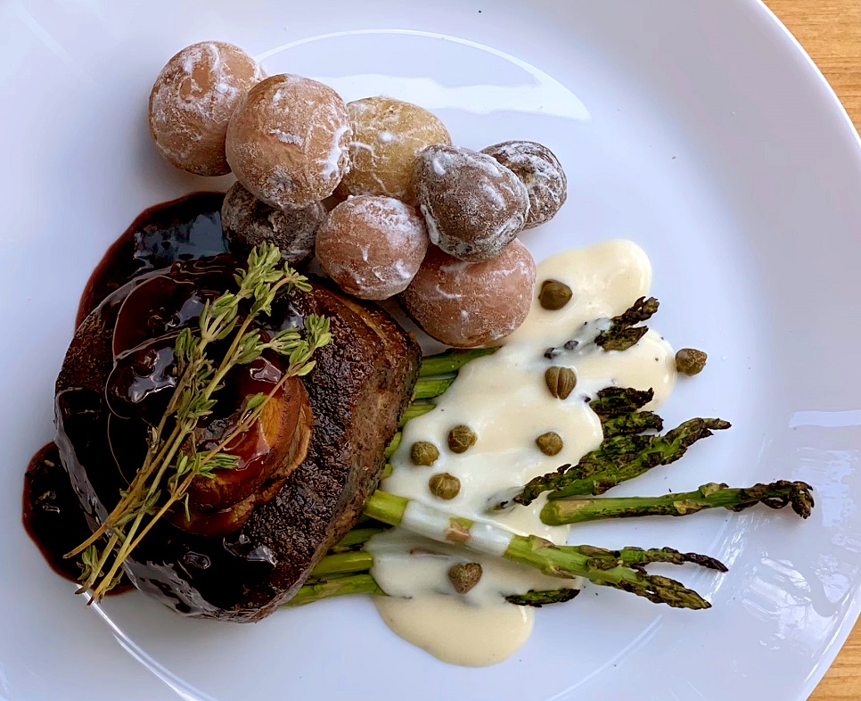 Flicks and Food tweet media