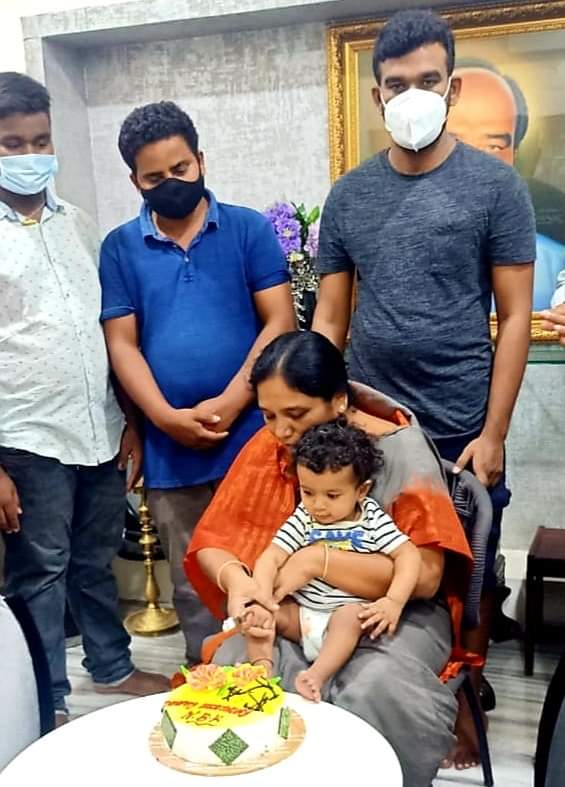 itdpdharmavaram's tweet photo. బాలయ్య బాబు పుట్టినరోజు సందర్భంగా.. ఈ రోజు అమ్మ, బాబు తో కలిసి కేక్ కట్ చేయడం జరిగింది.
#HappyBirthdayNBK https://t.co/DPmC0Dmt1q https://t.co/b1CLcsE6l6