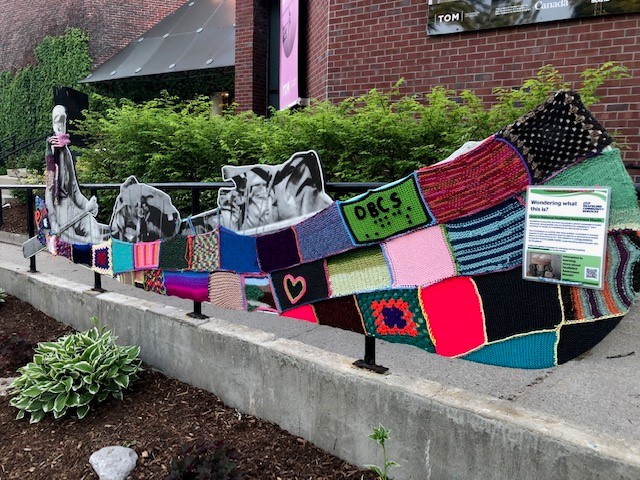 CNIB_DBCS's tweet photo. To honour #DeafblindAwarenessMonth the streets of Owen Sound are now covered in yarn! DBCS clients and staff have been working for months to prepare these incredible pieces of tactile art in honour of Deafblind Awareness Month. Learn more at https://t.co/QJtDH0RRda https://t.co/gJnmvfFbGA