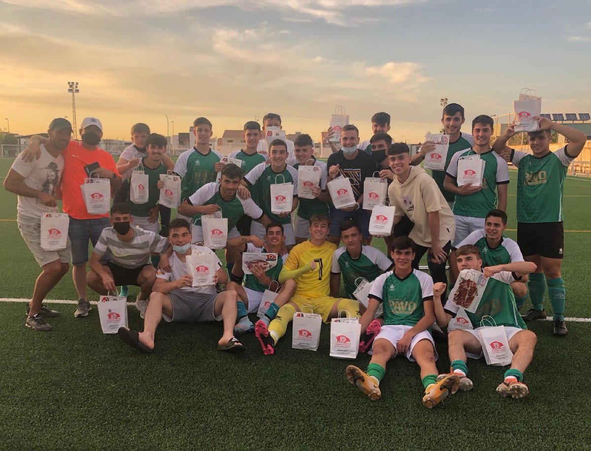 Muchas Gracias a nuestro patrocinador Carnicería Patricio Pérez que ha querido tener el detalle de regalar un lote de productos ibéricos a nuestros Juveniles tras lograr sus objetivos a final de temporada. 💪🏻💚🔝