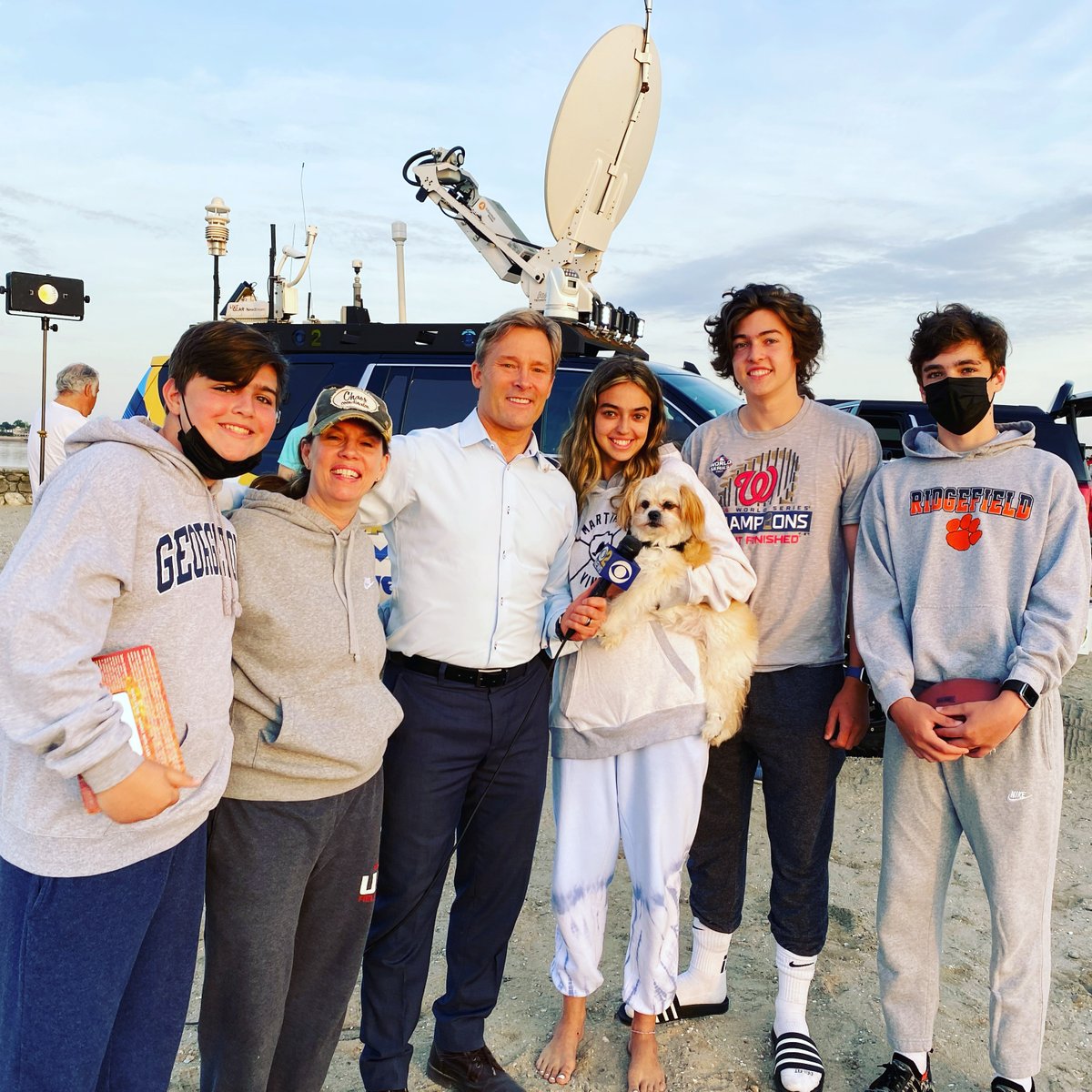 CBSNewYork's tweet photo. What a turnout! Lonnie and the Mobile Weather Lab were in Connecticut this AM for the Eclipse! Beautiful sight with beautiful new friends! Thanks Lisa Jo Petersen and family for coming out to say hello!
#wearecbsnews #cbslocal #connecticut #listentolonnie #eclipse #eclipse2021 https://t.co/Zp8KwML4XL