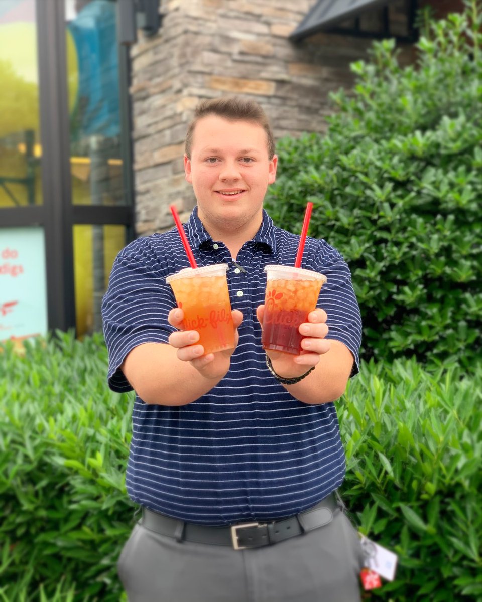 ThoroughbredCFA's tweet photo. Today is National Iced Tea Day, so tell us which is the best tea beverage at Chick-fil-A Thoroughbred Square! 
.
.
#heretoserve #thelittlethings #franklintn #franklineats #coolspringstn #williamsoncountytn #chickfila #cfa #nationalicedteaday #sweettea #unsweettea #sunjoy https://t.co/Gt9UjQPYQZ