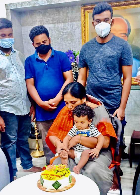 itdpdharmavaram's tweet photo. బాలయ్య బాబు పుట్టినరోజు సందర్భంగా.. ఈ రోజు అమ్మ, బాబు తో కలిసి కేక్ కట్ చేయడం జరిగింది.
#HappyBirthdayNBK https://t.co/DPmC0Dmt1q https://t.co/b1CLcsE6l6