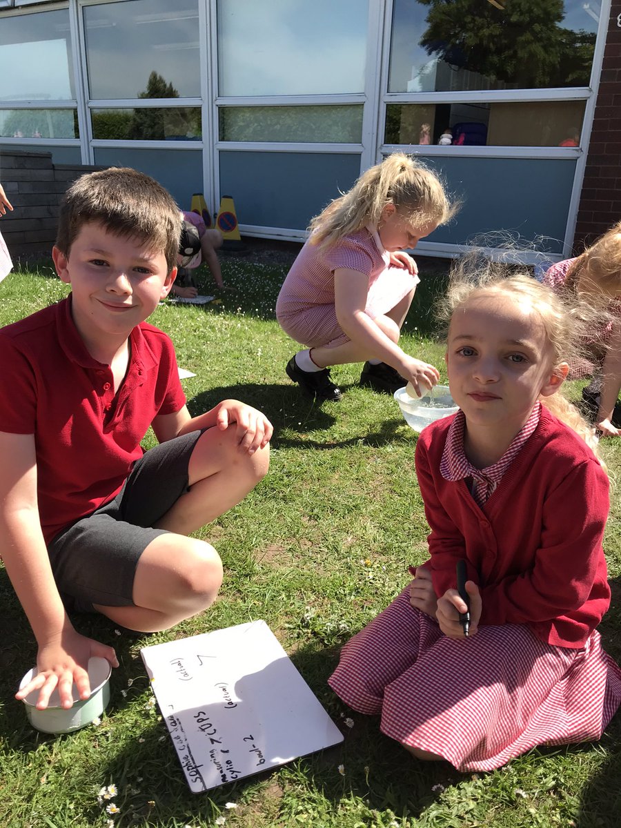 WhetstoneYear3's tweet photo. This week, Year 3 have been learning about capacity 💦 https://t.co/qSYTfhVbX0