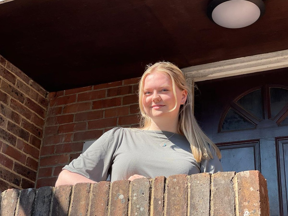 Meet Hannah👋She is our newest addition to the team here at Sokada! We are very excited to get to work on all things Social Media Marketing📱👩‍💻
Check out her first blog below:

sokada.co.uk/hannah-parsons…

#socialmedia #trending #newbie #marketing #blogging