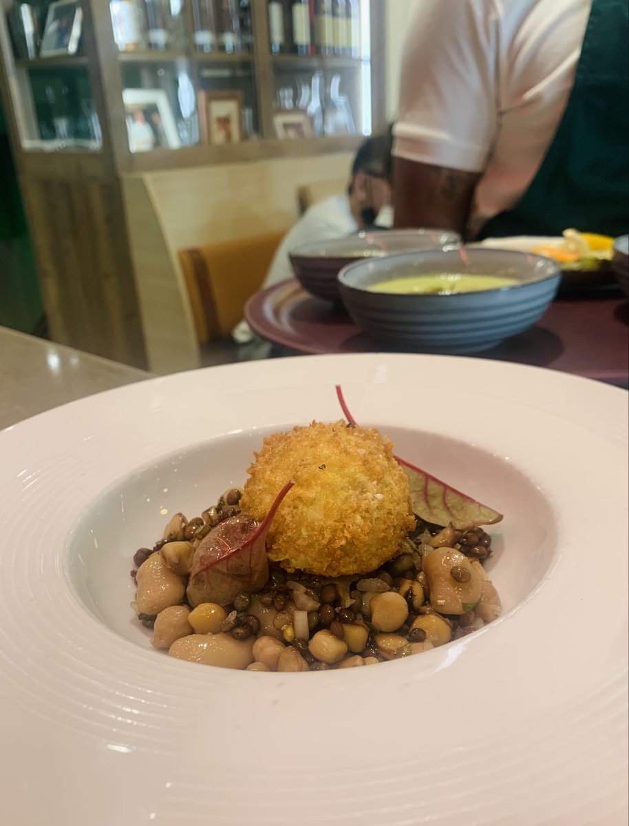 La salade de légumineuses, oeuf mollet pané, vinaigrette aux herbes, au menu du #BonVivre. Du rural, du plaisir et du sens !!!
#restaurant #locavore #Gascogne #bonvivre #lienpaysan
lebonvivre.com