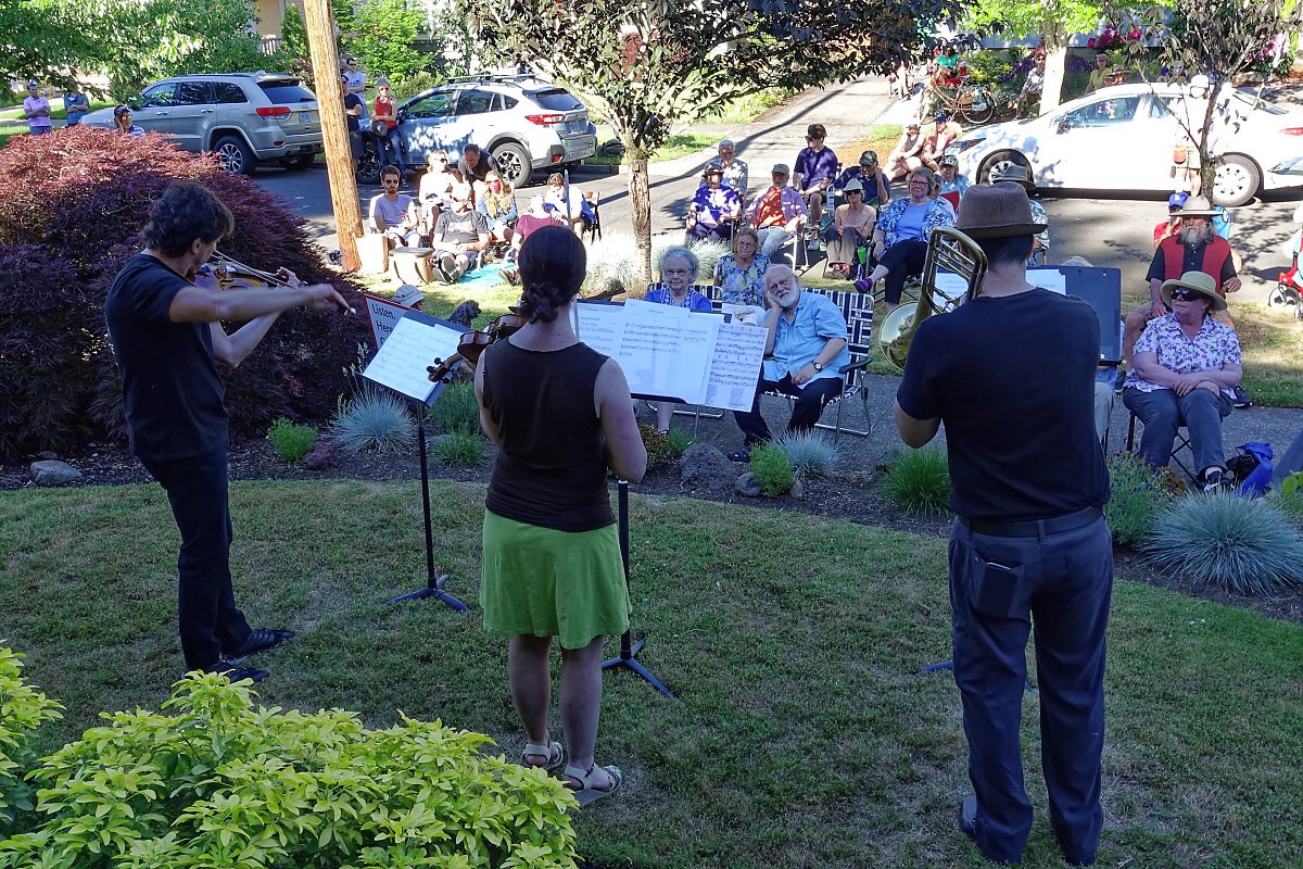 New program at 5 pm from Erin Furbee, Peter Frajola, violin; Robert Taylor, trombone. If you were at last week’s concert you know how fun these 3 are. Join us at 3512 NE Tillamook St. #upclosepdx #oregonsymphonymusicians #freeconcert
