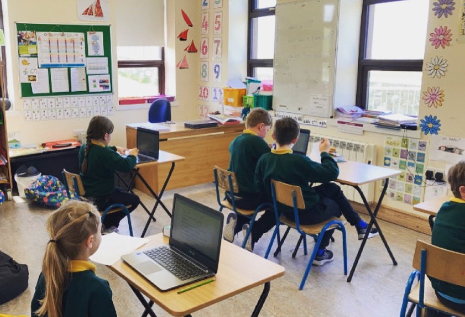 Scríbhneoirí an chéad ghlúin eile ✍️📝💻 <a href="/cholmain/">Scoil Cholmáin Muigh- Inis</a> #scríbhneoireachtchruthaitheach #peannlepáipéar #ríomhaireacht