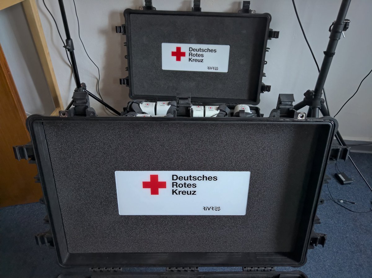 Wenn Du auf einmal gleich zwei von den coolen Lösungen für #VR Classroom hast... 👍😀🚑🚁🚒

Vor Ort in Gruppen oder auf Distanz und mit Abstand remote arbeiten und lernen. 

<a href="/DRK_KV_Herford/">DRK KV Herford-Stadt e.V.</a> <a href="/RTW_Simulator/">RTW-Simulator</a> <a href="/VR_in_Care/">VR in der Pflege</a>

<a href="/rivr_uk/">RiVR.uk</a> thank you ;-)