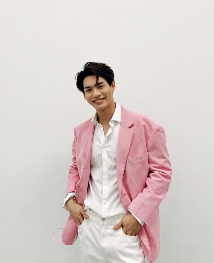 WinmetawinO's tweet photo. IG winmetawin Update 

แพ้รอยยิ้มแบบเน้้้้ งื้อออ เจ้าตุ่ยของหม่ามี๊น่ารักที่สุดเลยยยย 💚🐰😭

#winmetawin @winmetawin 
#snowballpower https://t.co/ErTXzGFZmi