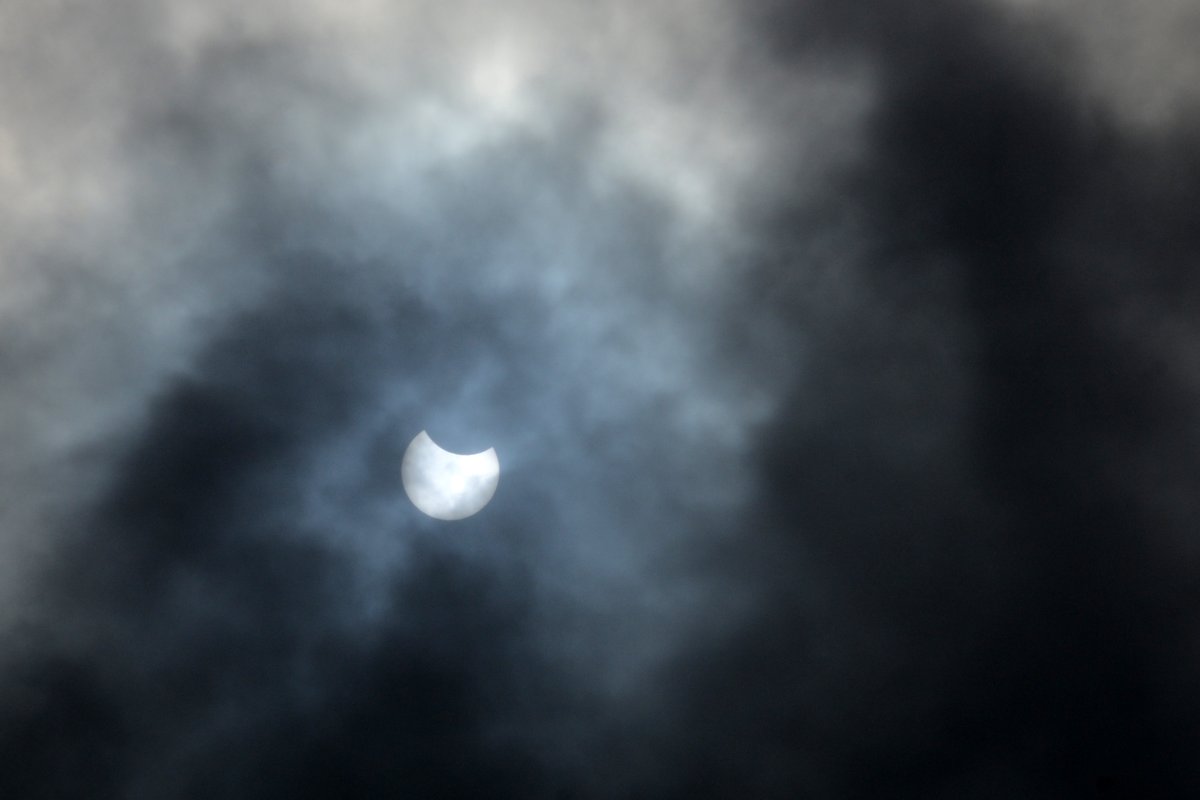 IanThompsonUK's tweet photo. Parkgate's (Rotherham) very own partial solar eclipse. @Hudsonweather Ok, technically it was a UK wide event but I was deffo stood in my garden when I took them. Lol. #solareclipse2021 #3SIXTY5Photography https://t.co/74xTs69poR