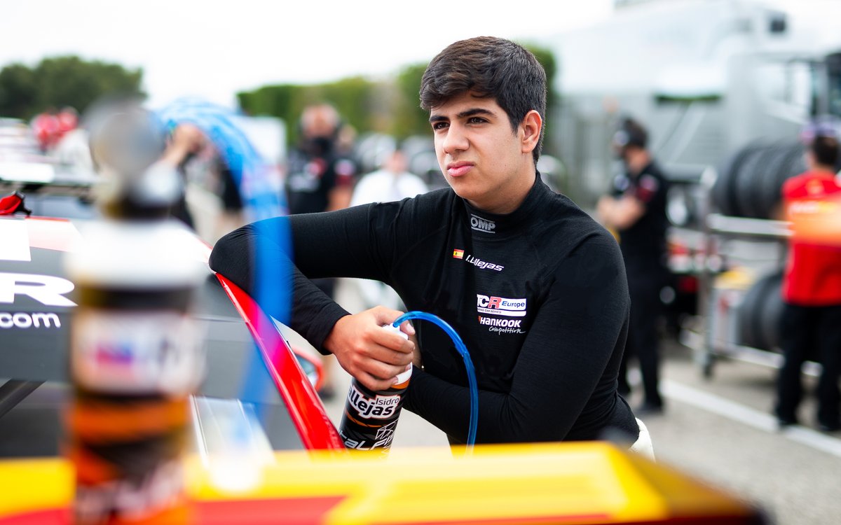 Los #Júnior vienen pegando fuerte. Damos la bienvenida a #IsidroCallejas. 16 años , cordobés, y gran futuro por delante. Compaginará el #TCREurope con el <a href="/tcrspain/">TCR Spain</a> . El debut en el <a href="/Circuito_Jarama/">Circuito de Madrid Jarama - RACE</a> el 2 y 3 de julio con un #Peugeot308TCR en las filas de <a href="/chefosport/">Chefo Sport</a>  #Dorsal26