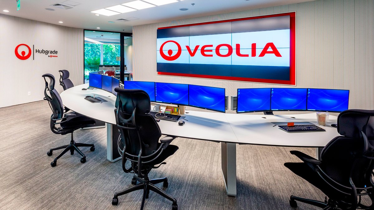 Gesabgroup's tweet image. GESAB logra un nuevo éxito para Veolia al implementar el centro Hubgrade en su sede de Brasil. Consolas de control Advantis NG, videowall, mesa de reuniones y tecnología integrada en un espacio de diseño corporativo personalizado ow.ly/jDag50F7jlL #saladecontrol #AdvantisNG