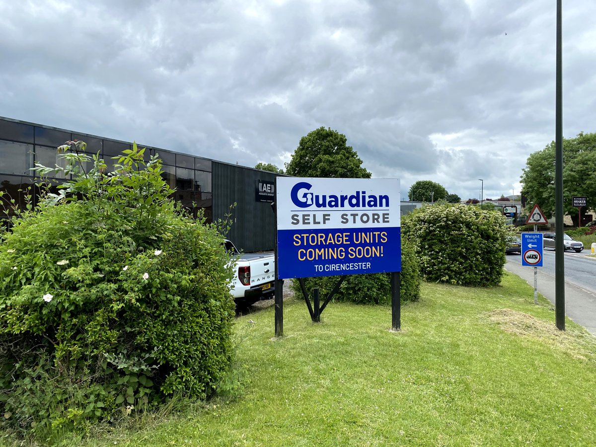 StoreGuardian's tweet image. Busy times at our Cirencester site to get everything ready to welcome customers. New signage put up this morning👍

#selfstorage #storage #cirencester #gloucestershire