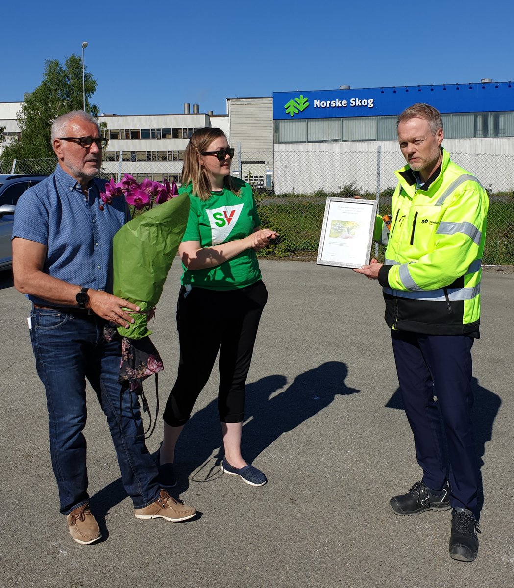 Local award recognises Norske Skog Skogn for its achievement in converting the site's timber transportation from trucks to trains. 

This means reduced CO2 emissions, safer roads, less airborne dust, and lowered exhaust emissions.

Read more: https://t.co/Qnyw8weQc2 https://t.co/PJHkwjZsOD