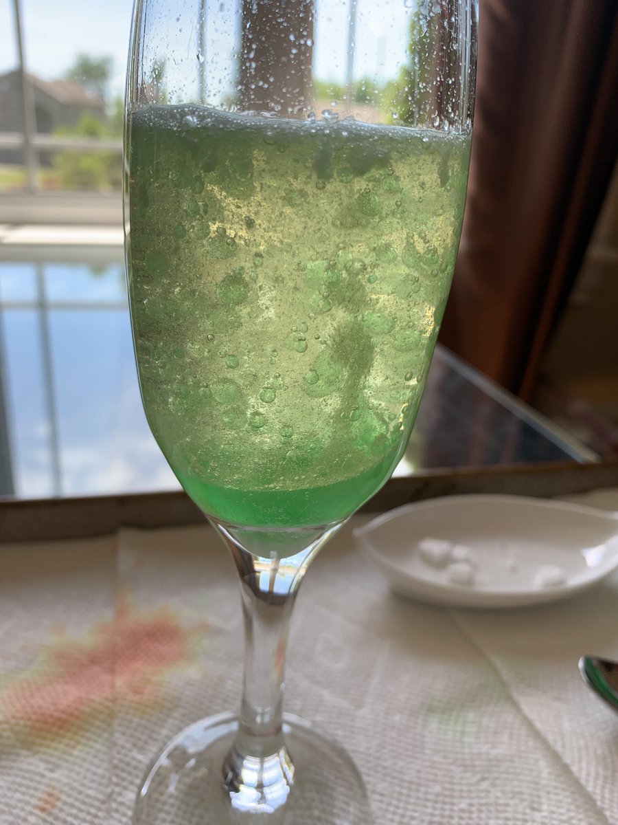 akaMrsSanchez's tweet photo. @BlueGroupSTB Ask your child about our lava lamp experiment we did in class today using vegetable oil, water, food colouring and Alka Seltzer tablets.  #ocsbScience https://t.co/KZbKuoO7Kj