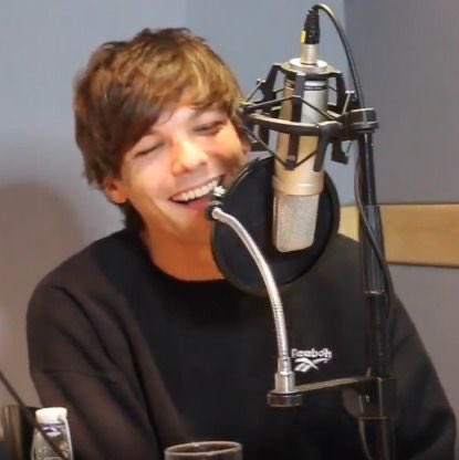 smiley louis ♡