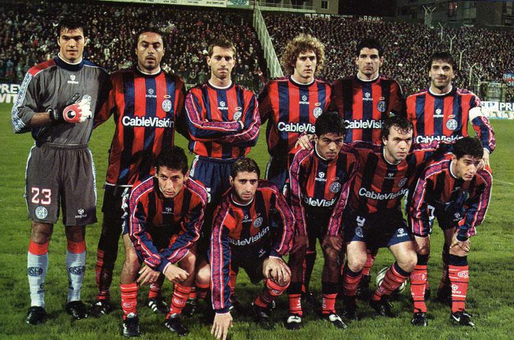 SanLorenzo's tweet photo. 📈 La máquina del Ingeniero.

4️⃣7️⃣ puntos, marca imbatida en torneos cortos.
1️⃣1️⃣ triunfos seguidos.
2️⃣6️⃣ goles de diferencia a favor.
7️⃣ partidos en los que convirtió tres tantos o más.

⭐ #ElCampeónRécord y algunos números que explican la memorable campaña del Clausura 2001. https://t.co/OSNCMGO6uQ