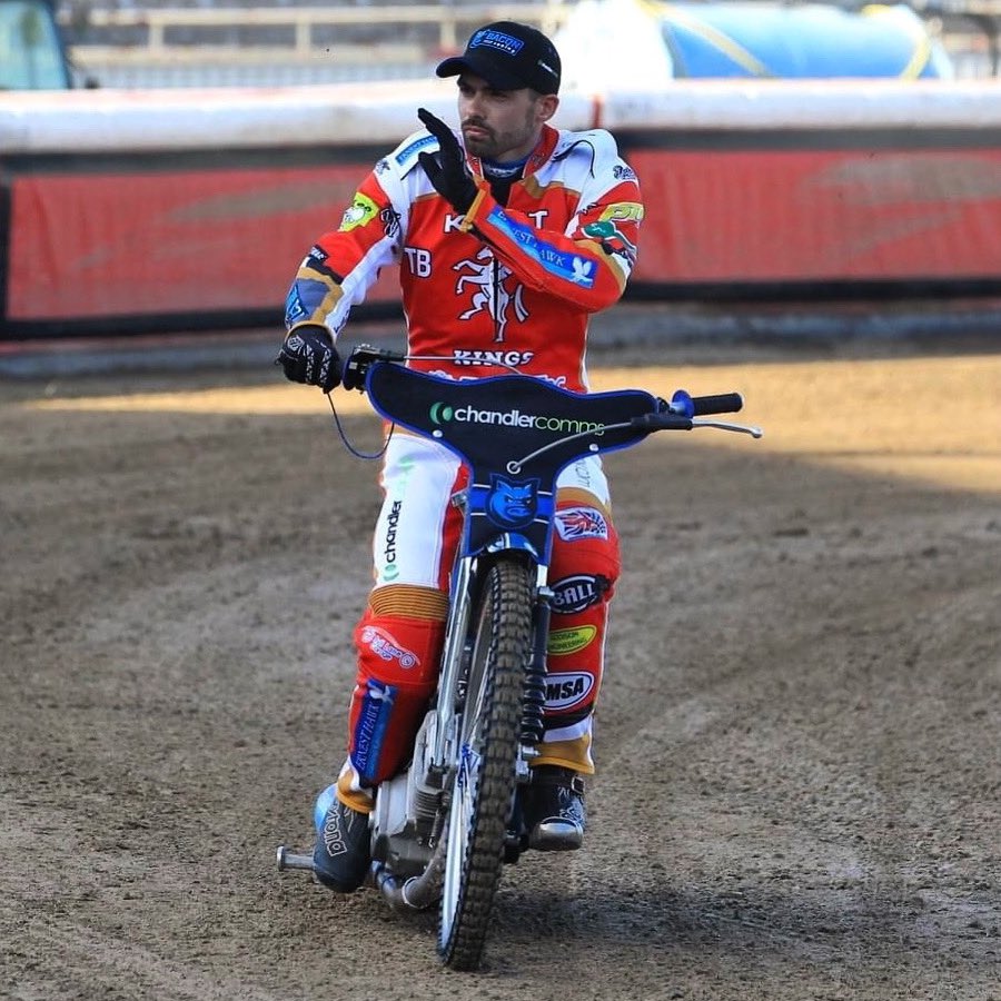 Tom Bacon tweet media