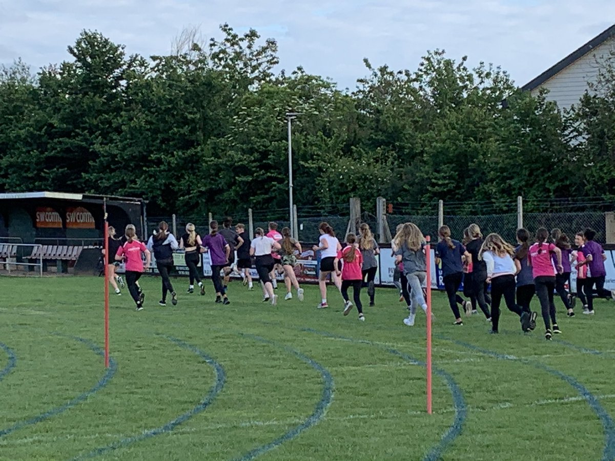 lisajlong's tweet photo. 24 Exmouth Netball girls were put through their paces by three of the @WithycombeRFC U15’s tonight. #ThisGirlCan #fitness @exmouthccsport @EnglandNetball https://t.co/96KMq9s8R8