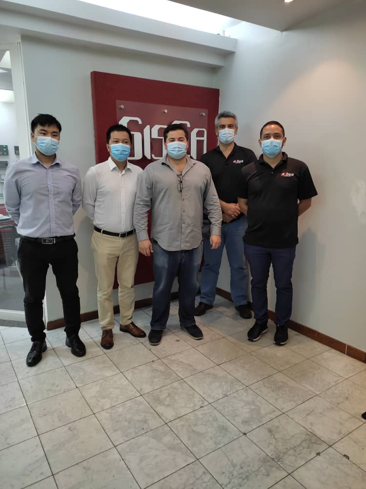 Siscacctv's tweet photo. Representantes de #Dahua, la conocida fabricante china de equipos electrónicos de seguridad, realizaron una cordial visita a Sisca. La intención es intensificar las relaciones comerciales para seguir proveyendo de equipos de alta calidad y tecnología. https://t.co/f6pRdbOfOV