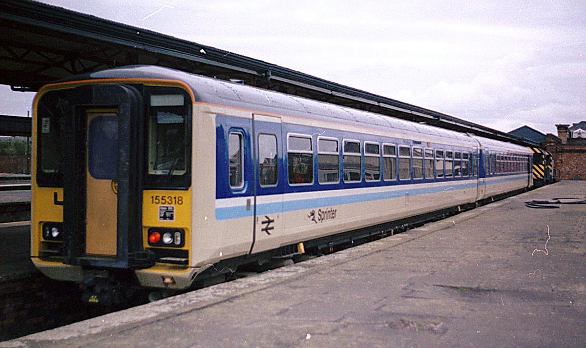 Ranaroth2's tweet image. 155318. Class 155 Leyland Bus Super Sprinter. Provincial livery with Sprinter logo. Later split into two single car units 153318 and 153368. Photo: Taunton, 01.04.1988. #railway #DMU #Class155 #Sprinter #SuperSprinter #Provincial #Taunton