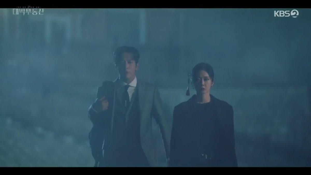 lostplanet1485's tweet photo. Just finished watching #SellYourHauntedHouse 👻
#JangNara is so gorgeous 😍❤️
#SellYourHauntedHouse #Yonghwa #JangNara #kdramatwt #KBSdrama #CNBLUE https://t.co/cKcWOKIjp3