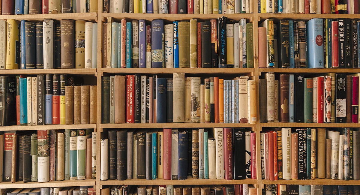 PFDonato's tweet photo. Join the #bookclub: 
Add your #book link to the #bookshelf below and we’ll create our own online #bookstore for the #readingcommunity. You can #bookshop for your favorite #books, check out #booksforsale, and even leave a #bookreview. 
#WritingCommunity #writerscommunity #library https://t.co/L4JrtmwTYR