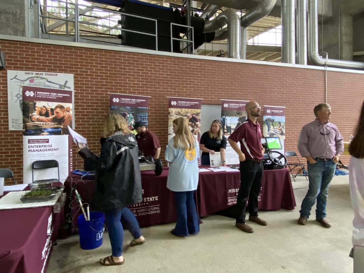 marylovetagert's tweet photo. We enjoyed having the @MSFFA on campus this week and sharing about our #AETB degree program. Thanks to grad students @kwaldrep50 & Matt for helping out. We love it when students come to campus to visit! https://t.co/QQnLYkVuPj