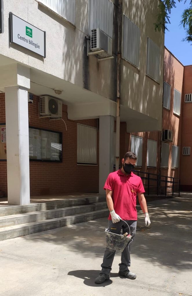 El alumnado de FPB de Reforma y mantenimiento  de edificios  está en la fase final de las prácticas, y aquí los vemos en algunas de sus tareas. ¡¡¡BUEN TRABAJO!!!