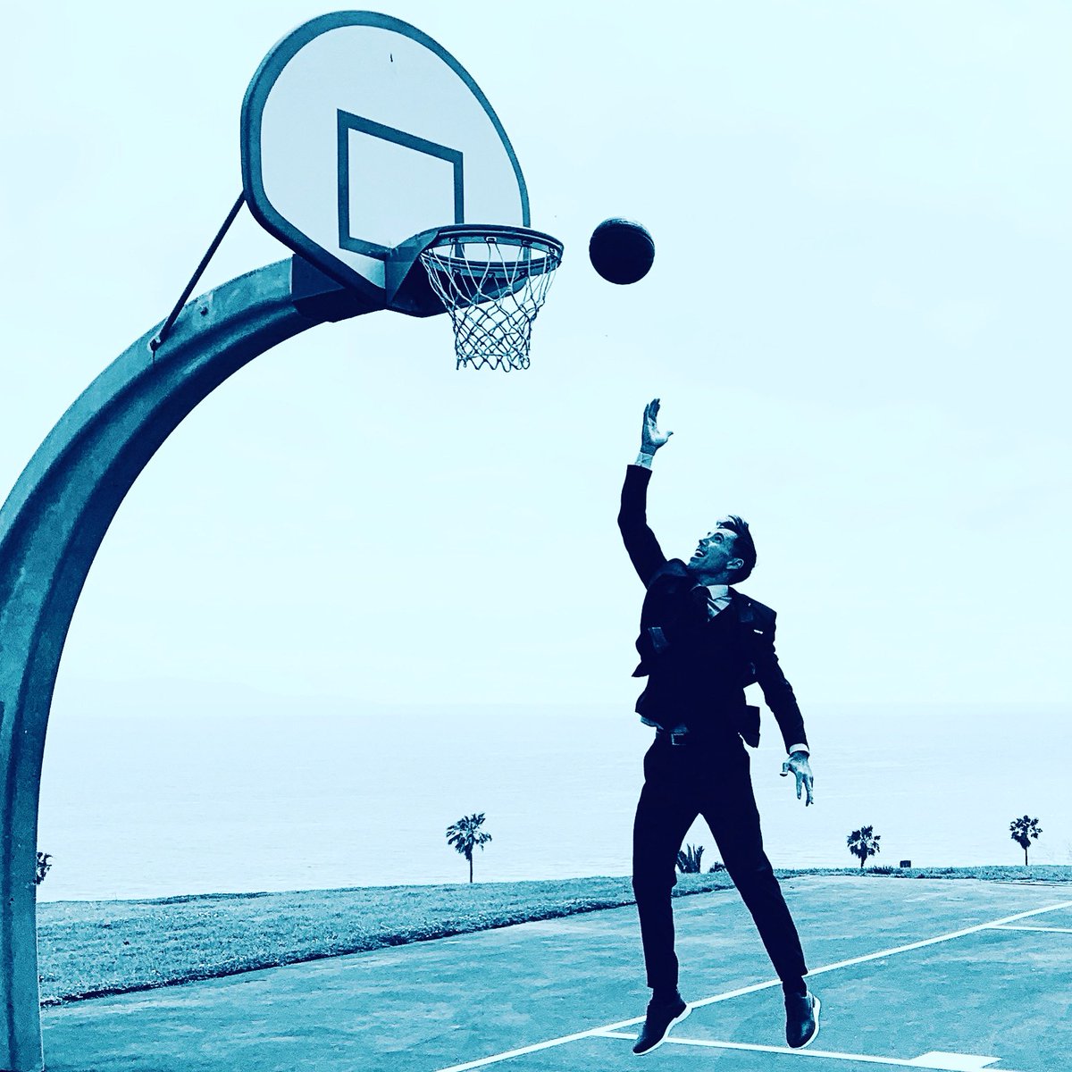 SteveNashFdn's tweet image. Get it. 🖤  #gameday #goNets