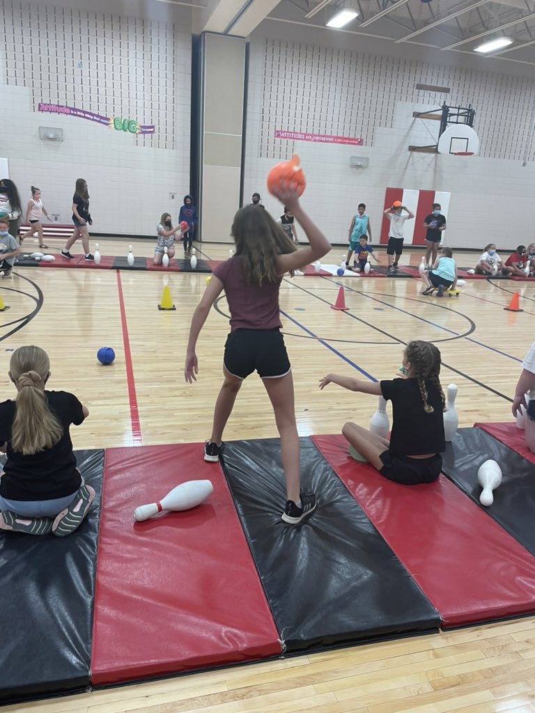 SweeneyPhyEd's tweet photo. 5th graders last day of P.E. Class! We will miss this awesome group of kids! #sweeneyhasthebestkids https://t.co/cFnPhn7WQ1