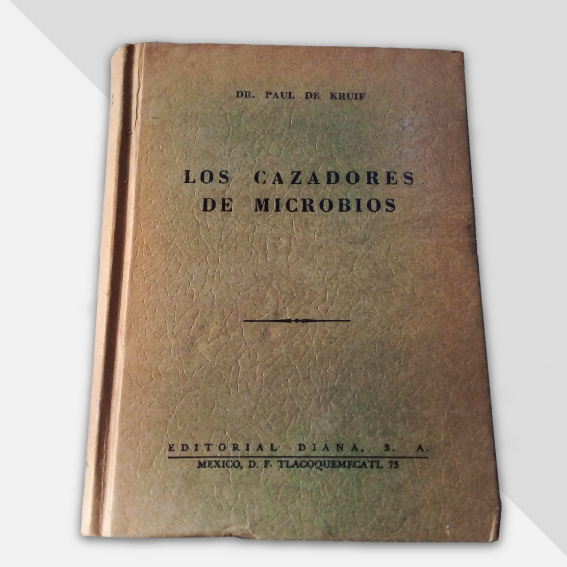 MuseosdeBahia's tweet photo. 📖Leer este libro no garantiza que terminemos gritando #EurekaMW. Pero lo cierto es que nuestro inventor estrella, mientras estudiaba en el Colegio Nacional, se vio influenciado por “Los Cazadores de Microbios” de Paul de Kruif, que recopilaba biografías de grandes biólogos. 🦠🏹 https://t.co/9aN72E1RKN
