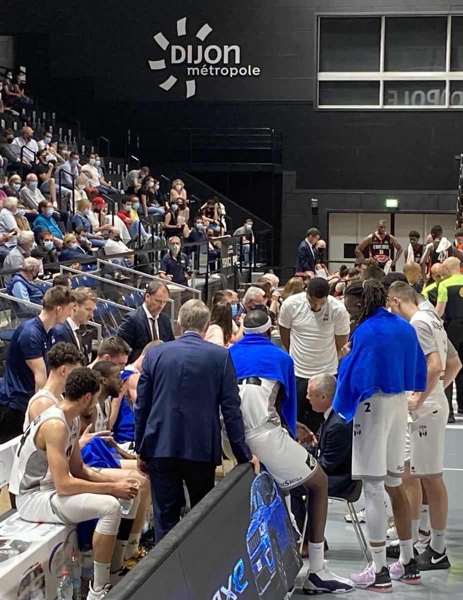 Merci à la JDA pour leur accueil. J’ai passé une bonne semaine d’observation, 2 belles victoires. Holston de gala c’est impressionnant. Merci Laurent et Fred.