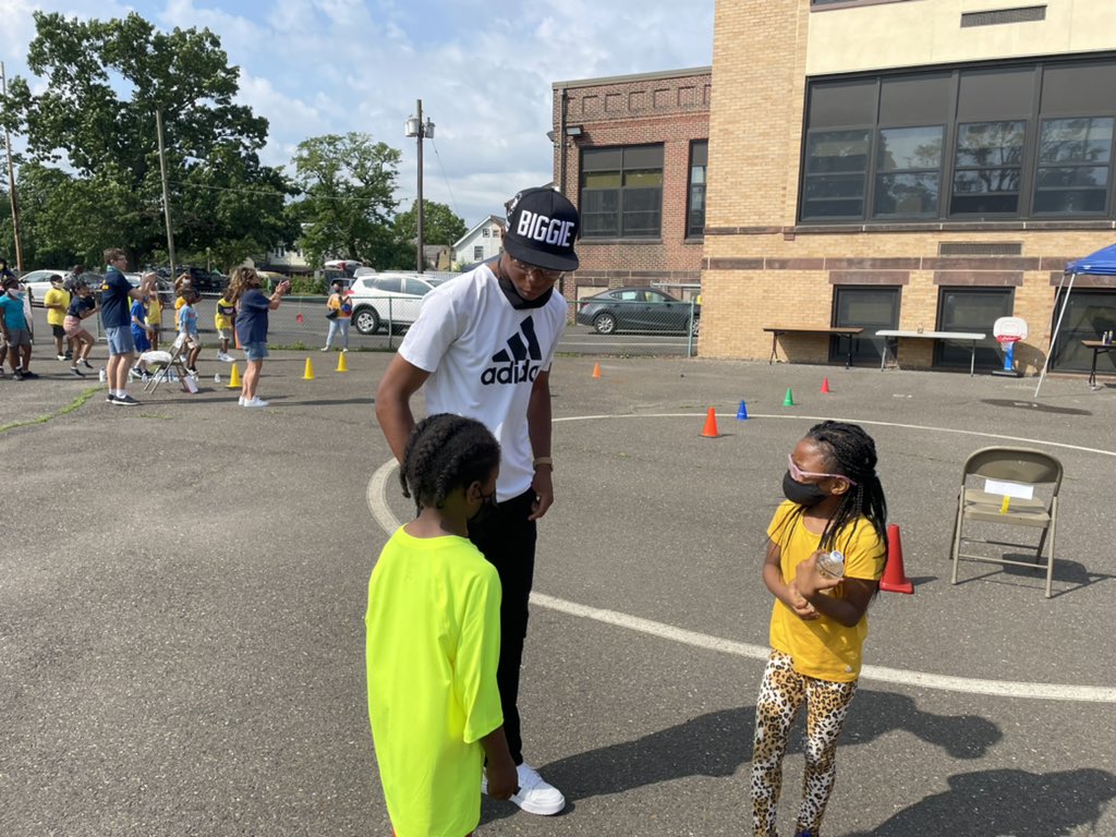future_nhs's tweet photo. What a great field day at Greenwood today! @WeAreHTSD @HTSD_Nottingham @HTSD_Greenwood @guidancenorth1 https://t.co/ET3gO4mjgY