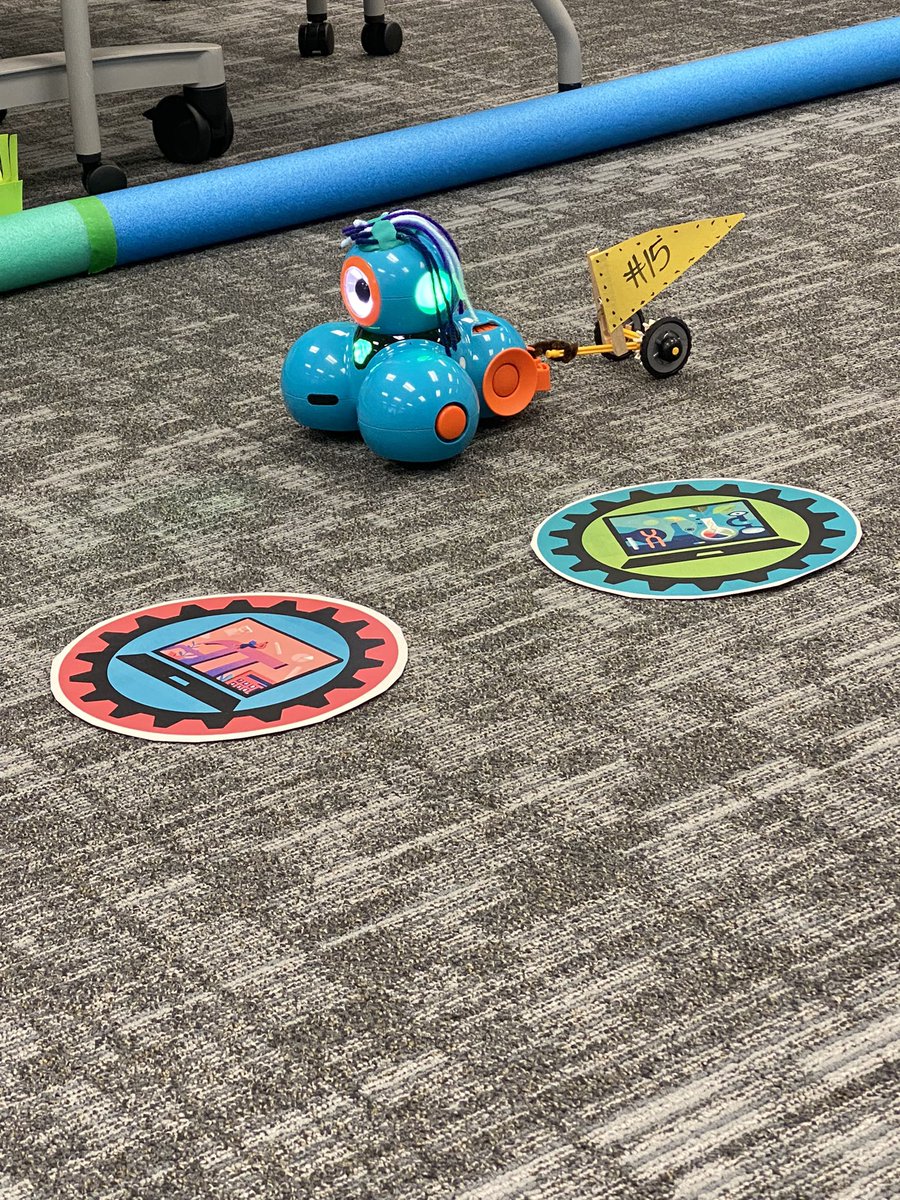 mrsbrianafox's tweet photo. Creating and racing our Dash around the track! #HumbleCodes @HumbleISD_EGE @HumbleISD @HumbleISD_DDI https://t.co/bnNrsCbsIS