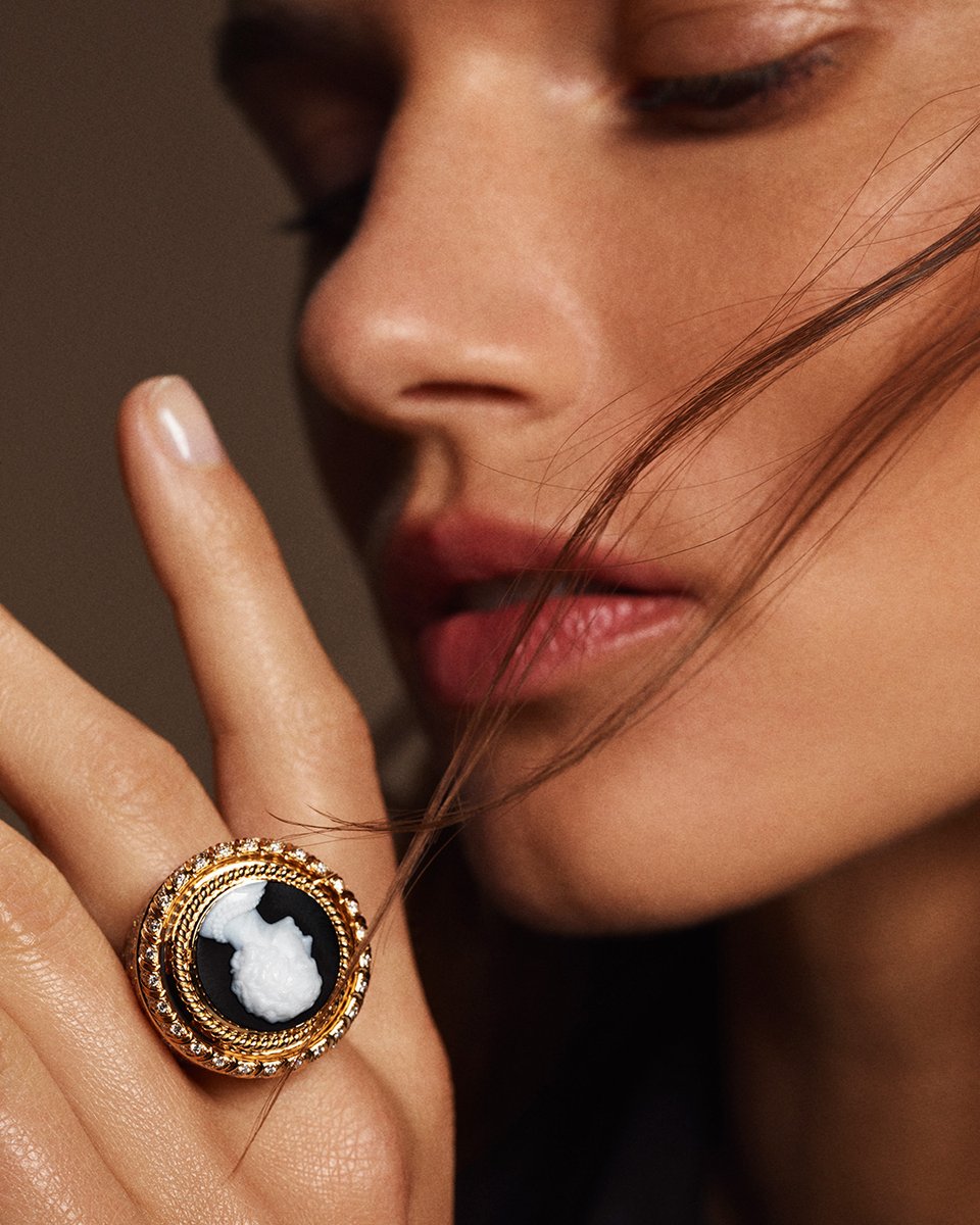 CHANEL's tweet photo. "MADEMOISELLE PRIVÉ BOUTON. The spirit of couture meets the ingenuity of watchmaking.
This watch reinterprets the CHANEL couture button as a ring adorned with a cameo depicting Gabrielle Chanel’s portrait. 
#MademoisellePriveBouton #CHANELHauteHorlogerie https://t.co/3zwCQluWOA