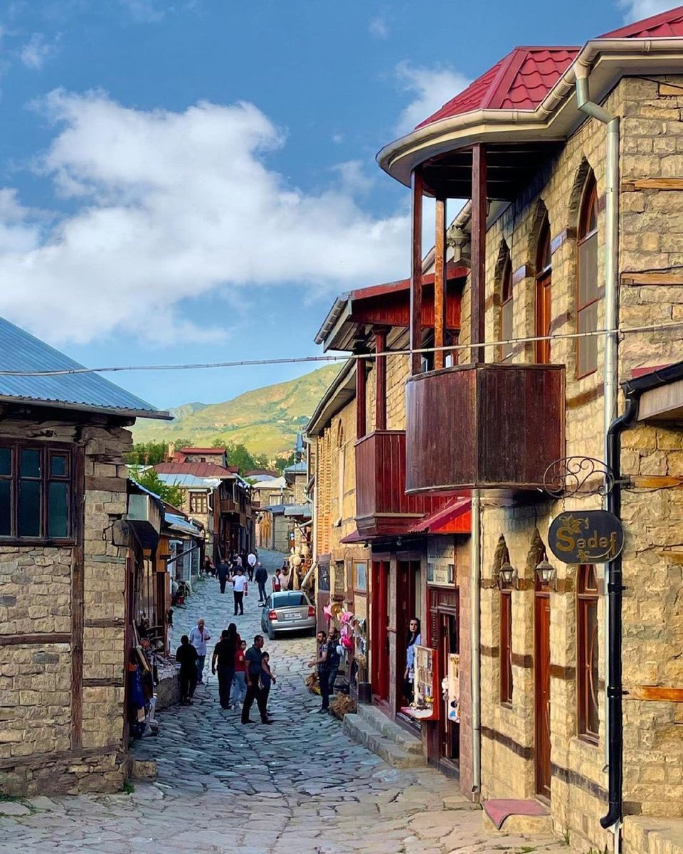 ElvinaAslan's tweet photo. #Lahic, #Ismailli, #Azerbaijan 🇦🇿❤️

Lahic is an original monument of medieval urban planning and architectural art with cobbled streets and squares, a developed sewerage and water supply system. Lahic was first mentioned in the 7th century.

#TravelTheWorld 
#ComeToAzerbaijan https://t.co/ndQf2bjxY1
