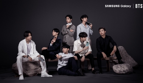 SXMadera's tweet photo. @PaolaMKT Un ejemplo de grupo de referencia indirecto deseado es la colaboración de @bts_bighit, una banda musical, con @Samsung para promocionar su smartphone inspirado en BTS, el Galaxy S20+ edición limitada. #PrincipiosMKTUSFQ https://t.co/5d4BNsMpWt