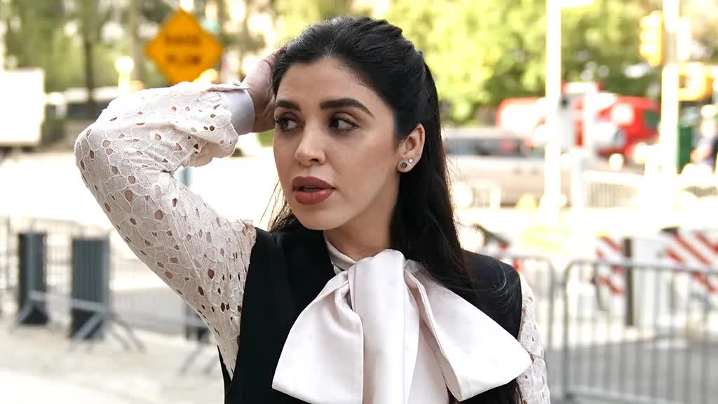 'El Chapo' Beauty queen wife Emma Coronel Aispuro - pleads guilty to helping run his multibillion-dollar narcotics empire Read More https://t.co/VzhqT3lK4Q
#BeautyQueen #ElChapo #EmmaCoronelAispuro #guilty #narcoticsempire #newslink7 #Pleads #wife https://t.co/P2pzivRM6t