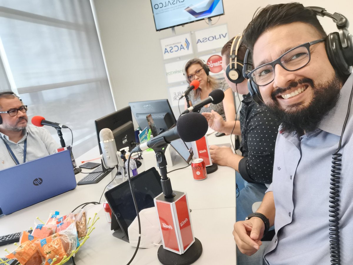 jcthola's tweet photo. Otro programa mas de #Mertech en @dianavytony hablando de tecnología y mercadeo junto a @oscaritohdz https://t.co/jhYKYG2rmY
