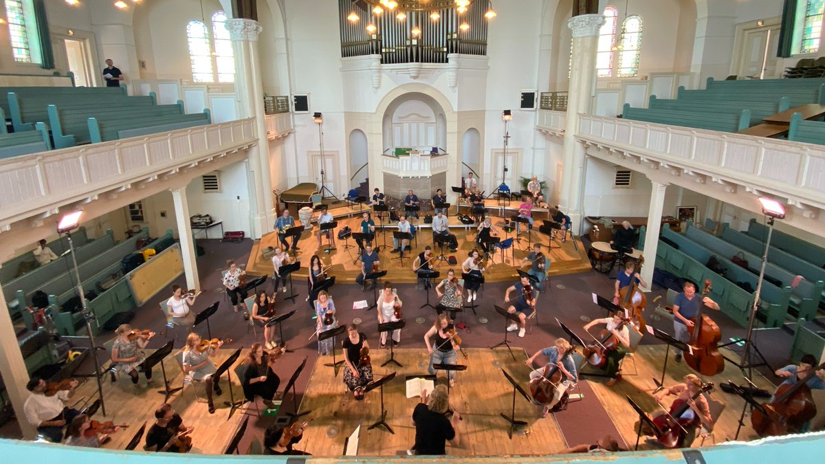 Wat zijn we blij om weer te kunnen repeteren voor een concert! Aanstaande zondag spelen we live vanuit de Grote Zaal van de Doelen, komt u ook?

Bestel hier uw kaarten:
sinfoniarotterdam.nl/concert/zomer-…

#Rotterdam #Zomer #Concert #Orkest #Orchestra #ClassicalMusic #KlassiekeMuziek