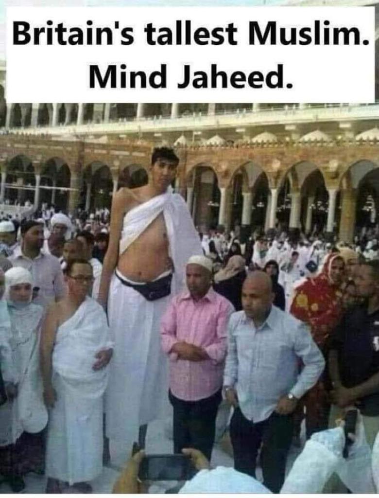 👇 🤣🤣 Anyone spotted Britain's tallest Muslim ? 🤣🤣👇