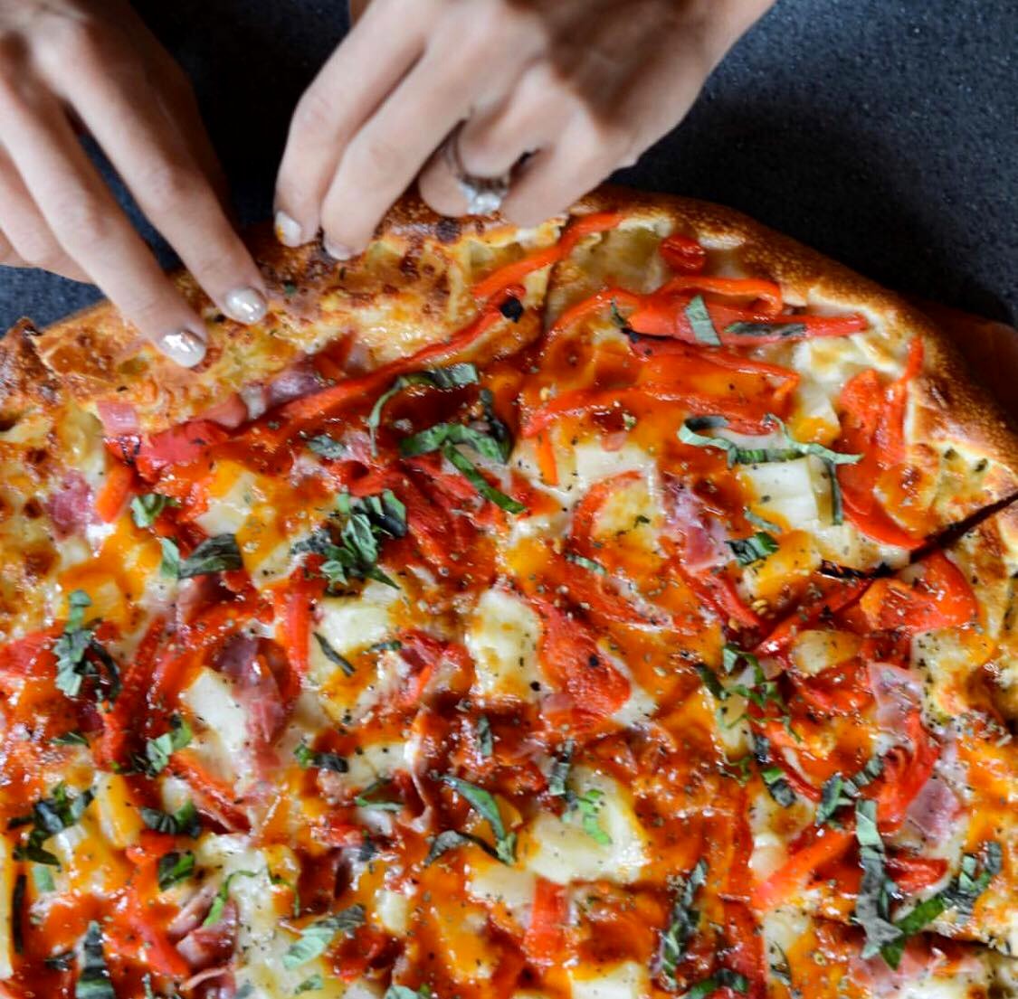 The weekend is almost here...but first, pizza!🍕😄 #MewsTavern