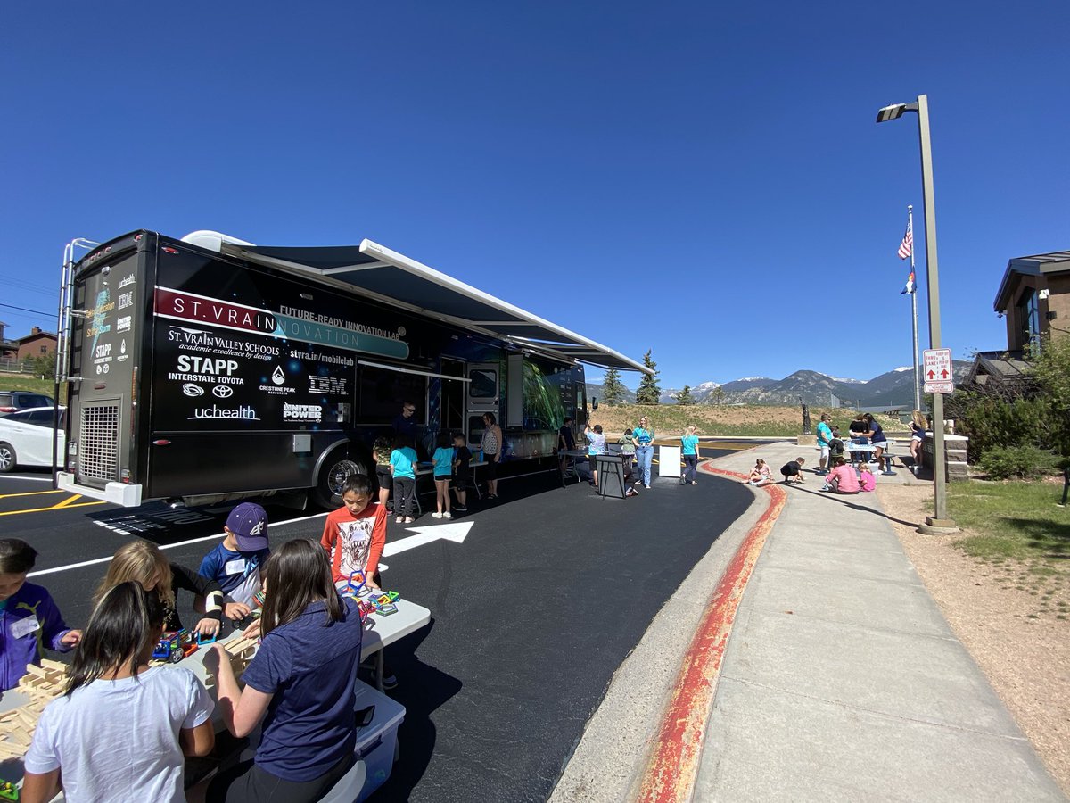 SVVSDMobileLabs's tweet photo. Happy to share our love of STEM learning with our #ProjectLaunch family at Estes Park Elementary! A beautiful place with wonderful kids and teachers, what a great morning! @EstesSchools @SVVSD #stvrainstorm #designguild https://t.co/hnDEFOoH6U