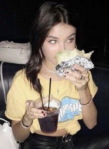 sstainedanjj's tweet photo. madison rares? maybe? maybe not? #madisonbeer #STREAMRECKLESS https://t.co/avqC7twHwY