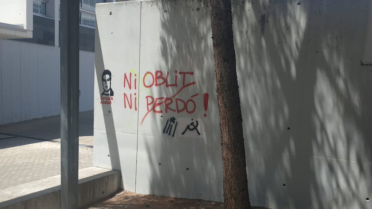 Lamentem haver "d'arreglar" pintades que honoren la memòria del Guillem Agulló. El feixisme està més viu que mai i no estem disposats a cedir ni un pam, ni dins ni fora de la universitat.