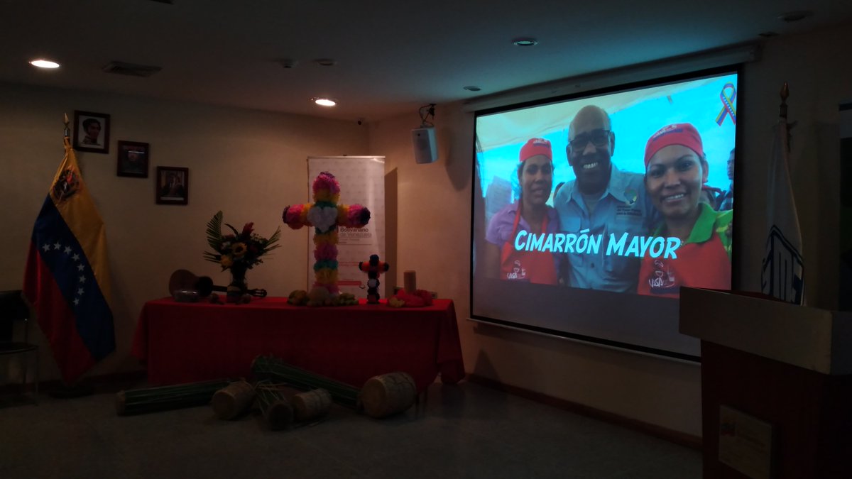 blasyequipo1's tweet photo. La Junta Administradora, trabajadores familiares y amigos del profesor Aristóbulo Istúriz, rinden homenaje a este Líder Popular de Venezuela. Quien luchó día a día por la paz y el bienestar de la Patria. ¡Viva la Patria!

 #VictoriaBicentenaria 

@NicolasMaduro 
@eduardopiate2 https://t.co/PczcSKmqi4