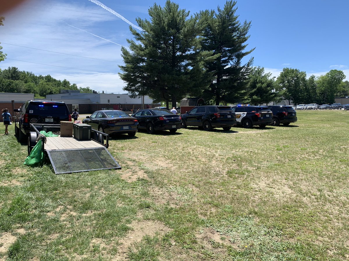 Rsu14S's tweet photo. A big thank you to the Windham Police Department for supporting the annual DARE picnic for Manchester School.   Thank you for all of that you do to support our schools! https://t.co/FQSTCIk0yA